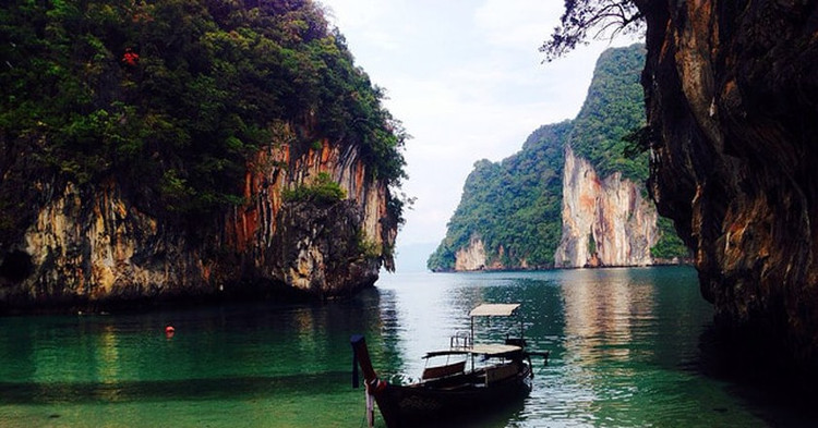 Picture 1 of The world's most dangerous island challenges the bravest ones