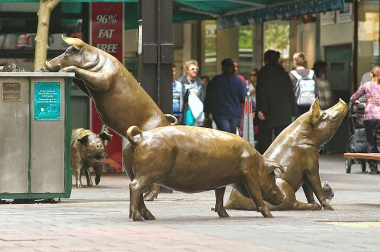 Picture 12 of The world's most exotic and impressive street sculptures