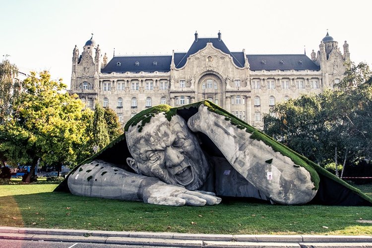 Picture 9 of The world's most exotic and impressive street sculptures