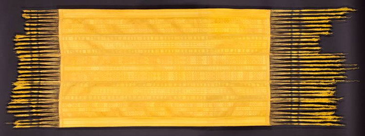 Picture 7 of The world's rarest silk weaves from the silk of millions of spiders
