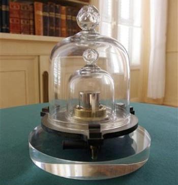 Picture 1 of The world's standard weight is mysteriously lightening