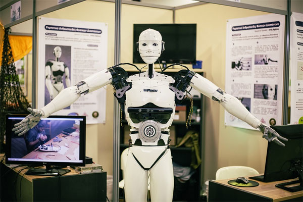 Picture 2 of The world's youngest 3D printing robot maker