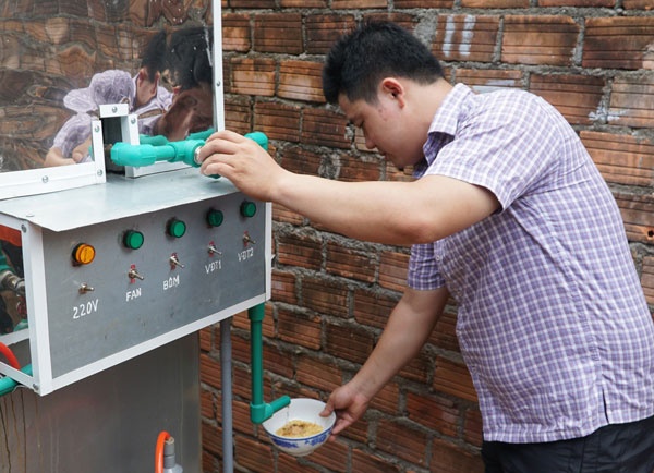 Picture 3 of The young engineer built an incinerator combined with cheap boiling water