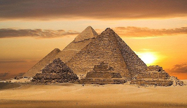 Picture 1 of Theories about how to build pyramids in ancient Egypt