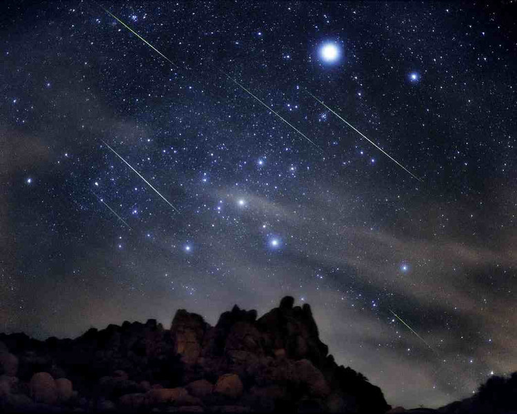 Picture 2 of There are the largest Geminids meteor showers in 2017