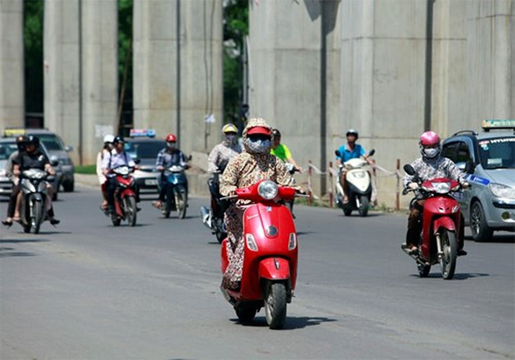 Picture 2 of Things to keep in mind when riding a motorbike in hot sun