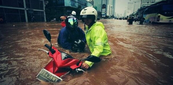 Picture 3 of Things to remember when going out on a rainy day