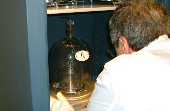 Picture 1 of This Friday will determine the existence of the kilogram unit