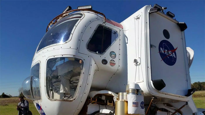 Picture 4 of This is a 6.5-ton car that NASA will use to travel on Mars