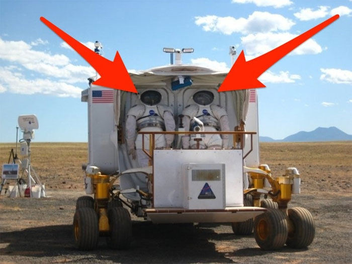 Picture 5 of This is a 6.5-ton car that NASA will use to travel on Mars