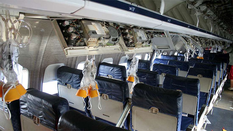 Picture 3 of This is what really happens if you want to open the airplane door while in the middle of the sky