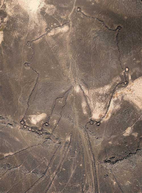 Picture 3 of Thousands of 9000 year old giant 'kites' are scattered throughout the Middle East