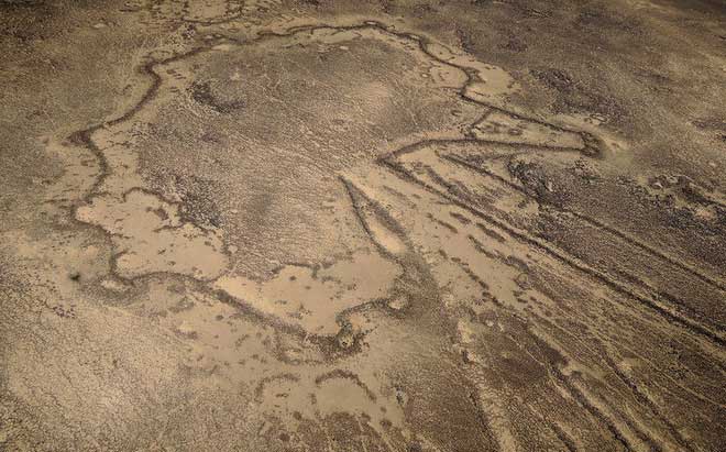 Picture 6 of Thousands of 9000 year old giant 'kites' are scattered throughout the Middle East
