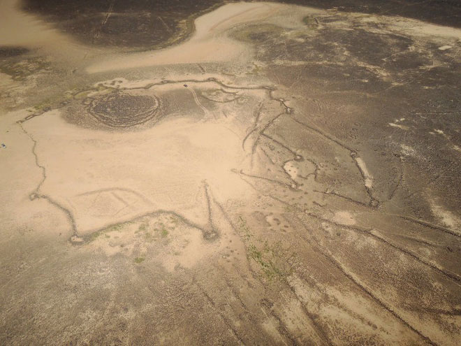Picture 7 of Thousands of 9000 year old giant 'kites' are scattered throughout the Middle East