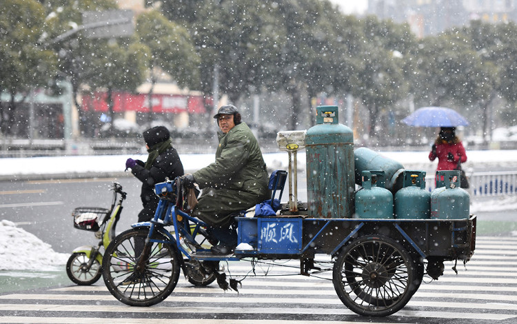 Picture 16 of Thousands of cars in Changzhou are covered by snow for many days