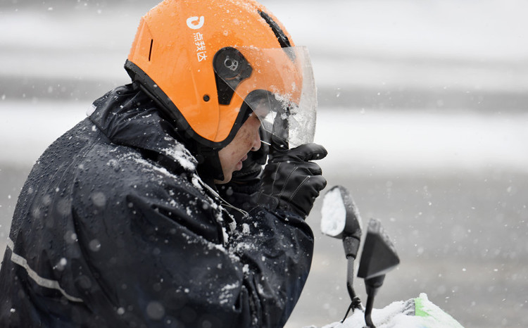 Picture 18 of Thousands of cars in Changzhou are covered by snow for many days