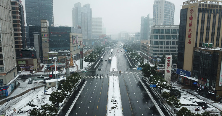 Picture 2 of Thousands of cars in Changzhou are covered by snow for many days