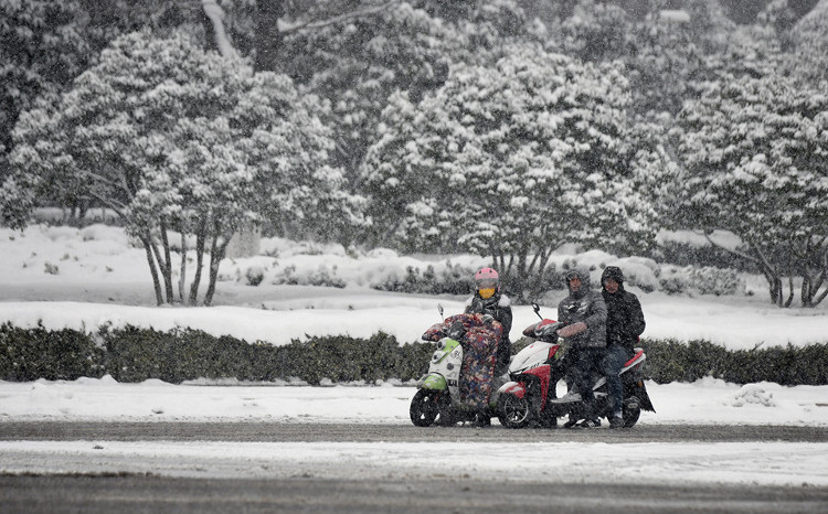 Picture 21 of Thousands of cars in Changzhou are covered by snow for many days