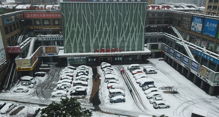 Picture 3 of Thousands of cars in Changzhou are covered by snow for many days