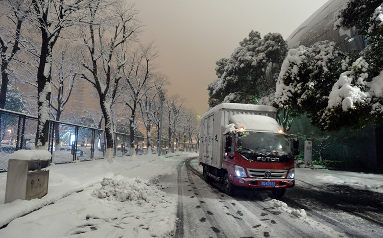 Picture 8 of Thousands of cars in Changzhou are covered by snow for many days