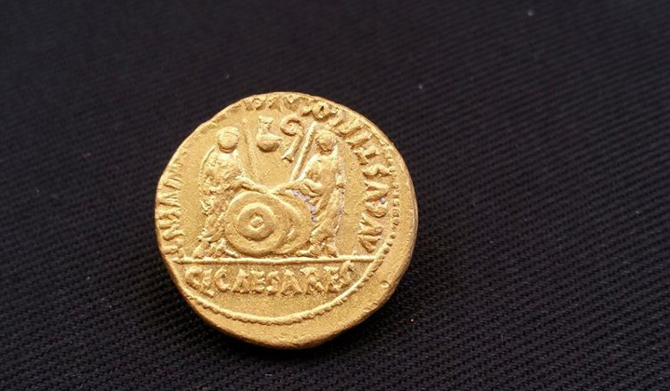 Picture 3 of Thousands of years of wrecks containing gold coins in the Egyptian sea