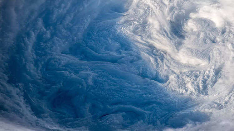 Picture 4 of Threatening Super Typhoon Trami looks from space
