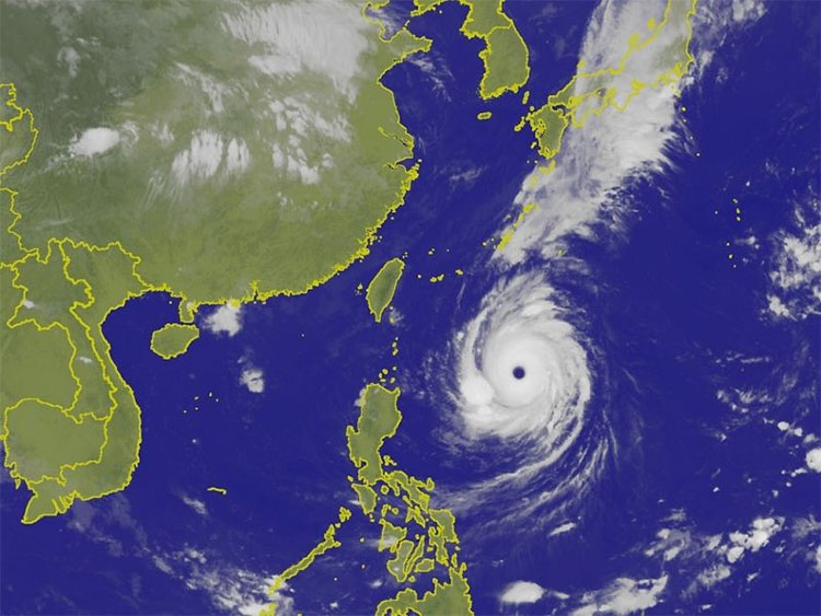 Picture 5 of Threatening Super Typhoon Trami looks from space