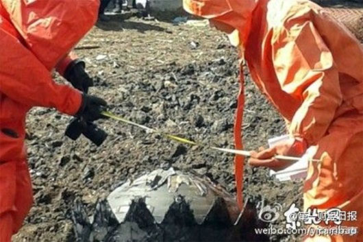 Picture 2 of Three strange objects fell into China