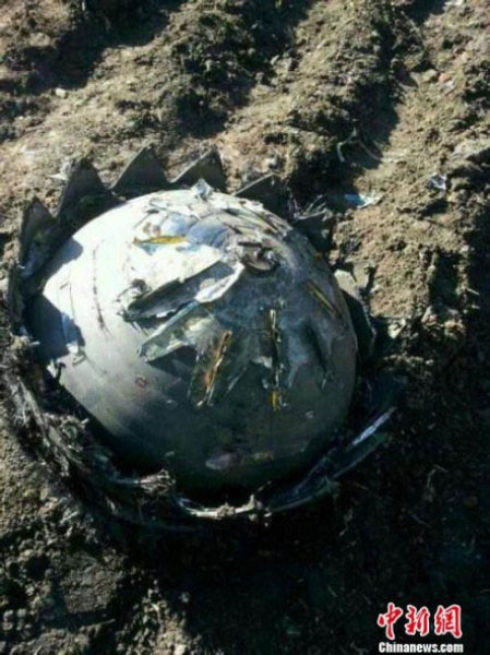 Picture 3 of Three strange objects fell into China
