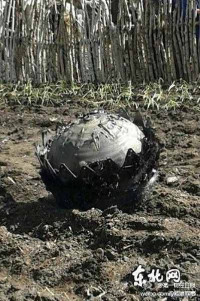 Picture 6 of Three strange objects fell into China