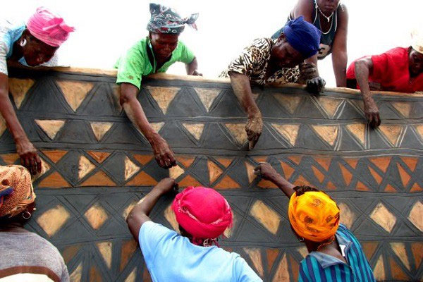 Picture 10 of Tiébélé: An ancient village made of cow dung, every house is a work of art