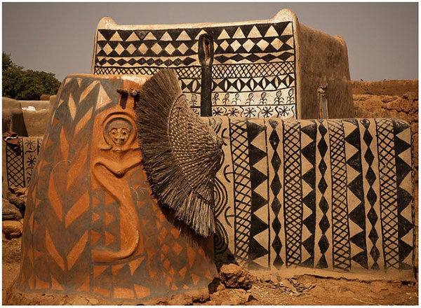 Picture 11 of Tiébélé: An ancient village made of cow dung, every house is a work of art
