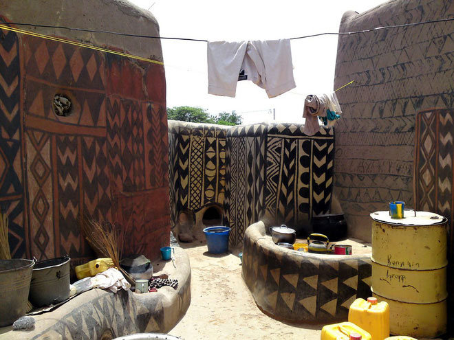 Picture 13 of Tiébélé: An ancient village made of cow dung, every house is a work of art