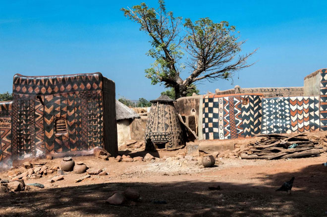 Picture 6 of Tiébélé: An ancient village made of cow dung, every house is a work of art