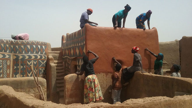 Picture 8 of Tiébélé: An ancient village made of cow dung, every house is a work of art