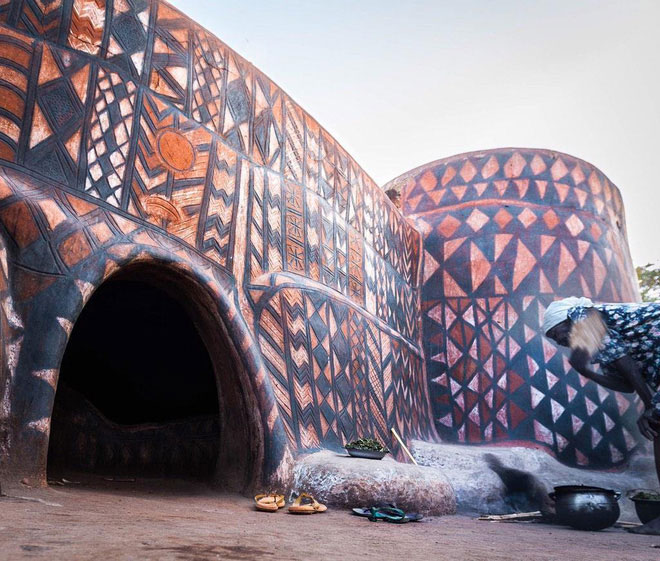 Picture 9 of Tiébélé: An ancient village made of cow dung, every house is a work of art