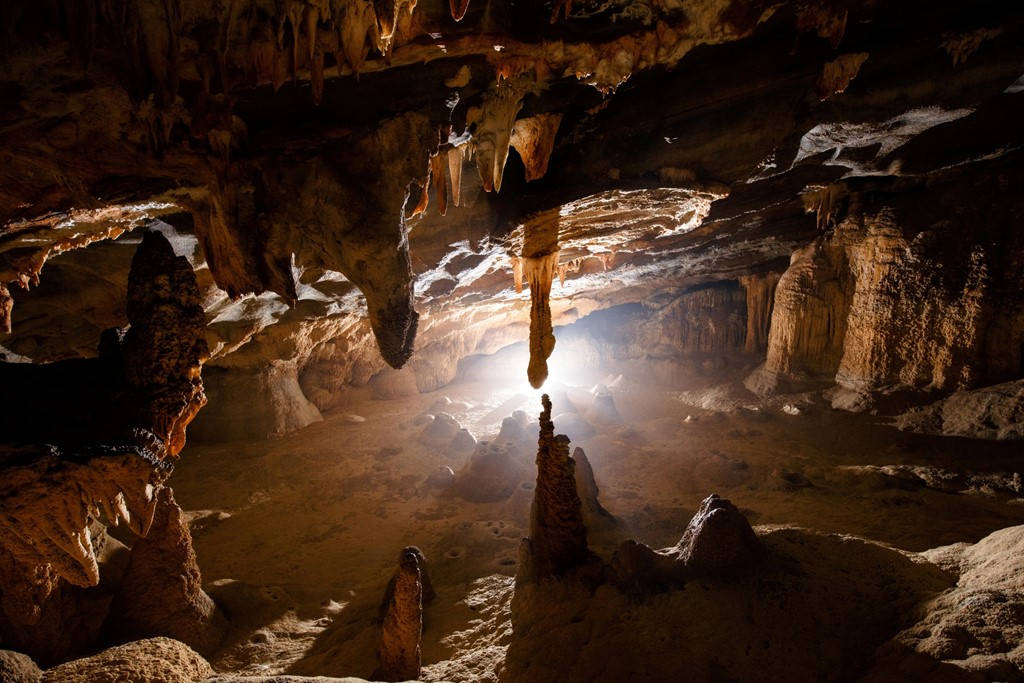 Picture 11 of Tien 2 Cave - 'anonymous heaven' is exploited tourism