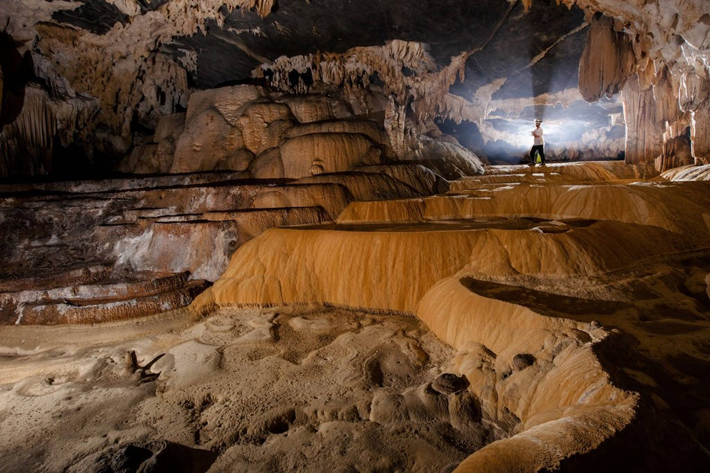 Picture 8 of Tien 2 Cave - 'anonymous heaven' is exploited tourism