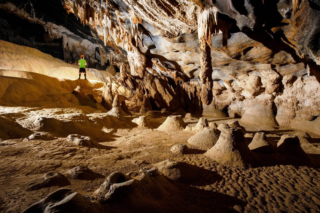Picture 9 of Tien 2 Cave - 'anonymous heaven' is exploited tourism