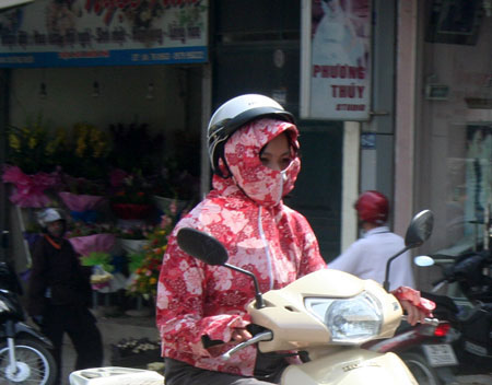 Picture 1 of Today, Hanoi outdoor heat hits 40 degrees Celsius