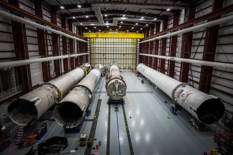 Picture 1 of Tomorrow, SpaceX will change history with the mission of releasing Falcon 9 missiles