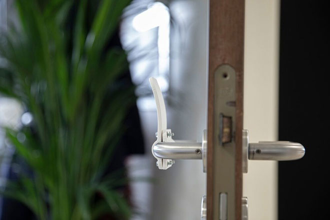 Picture 10 of Tools to open the door without hands