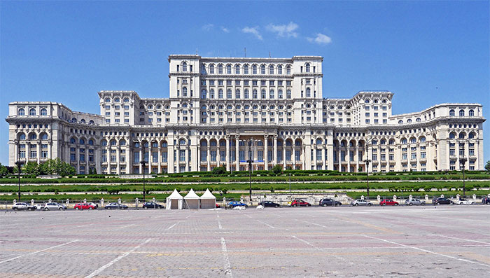 Picture 7 of Top 10 buildings with the most 'terrible' construction costs in the world