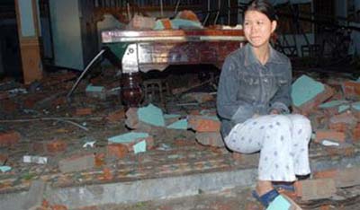 Picture 2 of Tornadoes make roofs hundreds of houses in Quang Nam