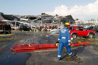 Picture 10 of Tornadoes spill over half of America, 45 people died