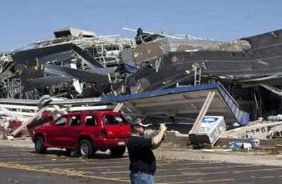 Picture 5 of Tornadoes spill over half of America, 45 people died