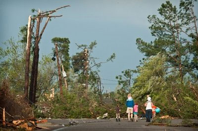 Picture 8 of Tornadoes spill over half of America, 45 people died