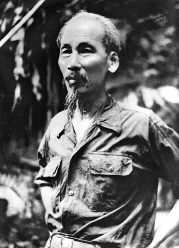 Picture 11 of Touching the simple and noble image of Uncle Ho