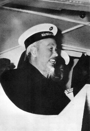 Picture 18 of Touching the simple and noble image of Uncle Ho