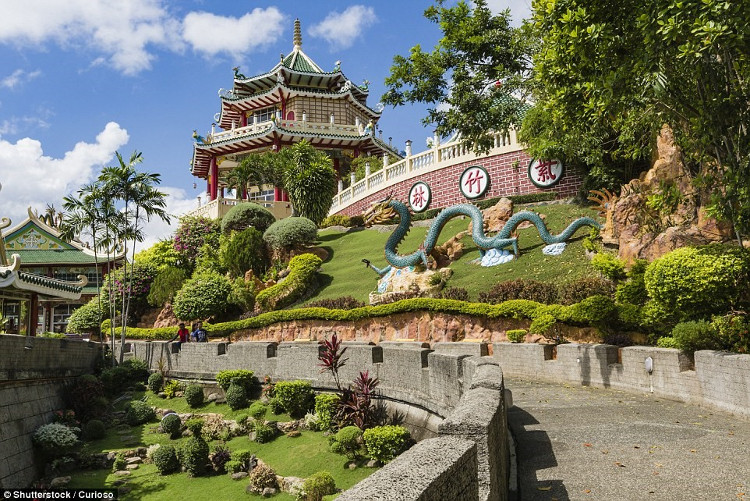 Tran Quoc Pagoda is one of the most beautiful temples in the world images 13